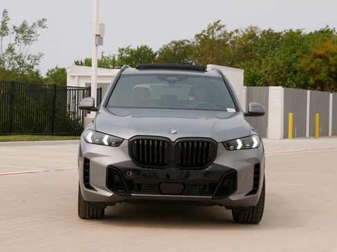 Used 2026 BMW X5 xDrive40i w/ M Sport Package AWD/4WD image 3