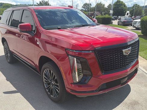 Used 2025 Cadillac Escalade Sport Platinum AWD/4WD image 2