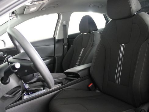 Certified 2024 Hyundai Elantra SEL FWD image 18