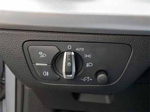 Certified 2025 Audi Q5 2.0T Premium w/ Convenience Plus Package image 24