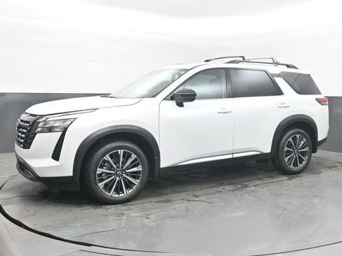 New 2026 Nissan Pathfinder Platinum FWD image 4