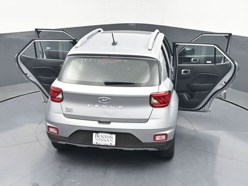Used 2025 Hyundai Venue SEL FWD image 48