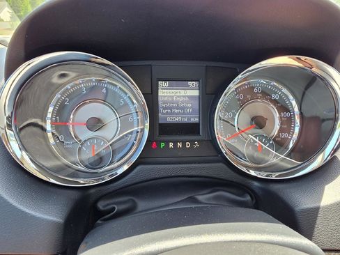 Used 2013 Chrysler Town & Country Touring-L w/ Driver Convenience Group FWD image 11
