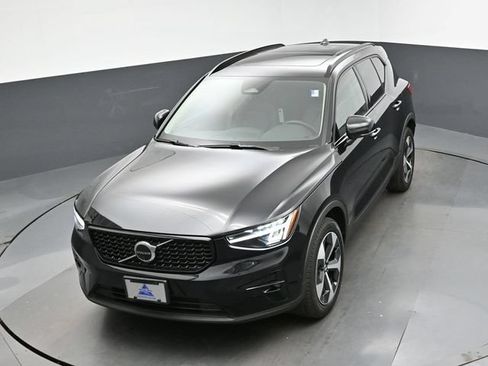 Used 2025 Volvo XC40 B5 Plus AWD/4WD image 44
