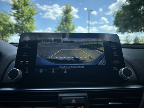 Used 2021 Honda Accord Sport image 14