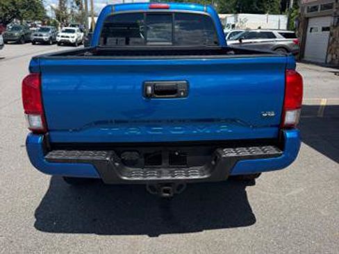 Used 2017 Toyota Tacoma TRD Sport w/ Tow Package AWD/4WD image 5