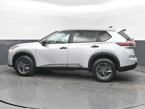 Used 2024 Nissan Rogue S image 7