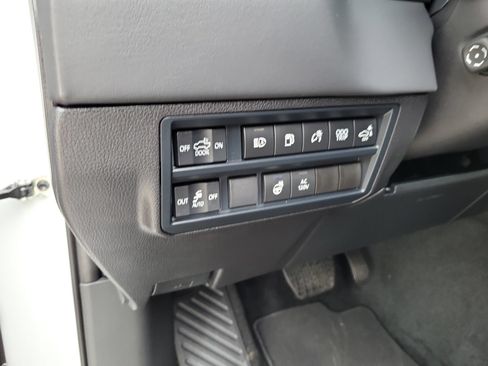 Used 2025 Toyota Tundra Platinum AWD/4WD image 14