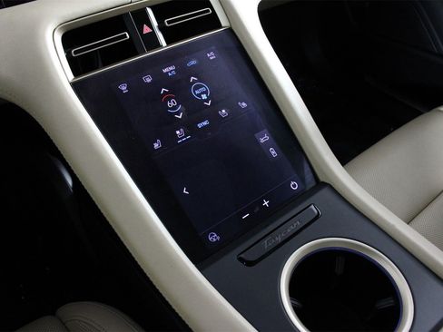 Used 2022 Porsche Taycan 4S image 18