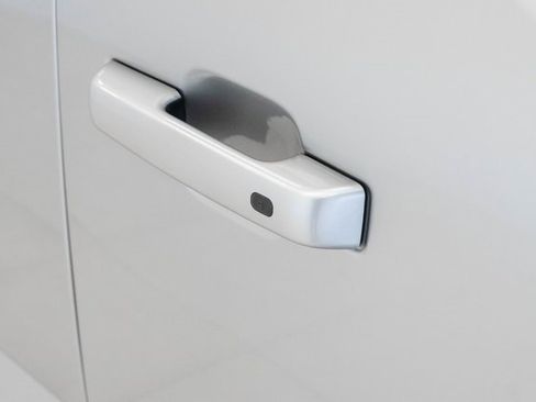 Used 2022 Ford F150 Lariat w/ Equipment Group 502A High image 11