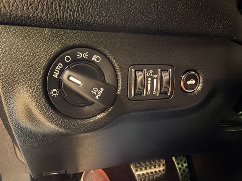 Used 2018 Dodge Challenger GT image 27