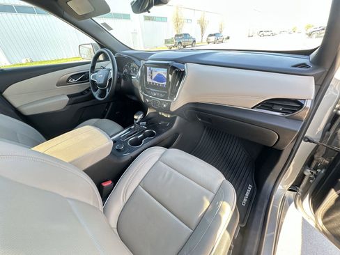 Used 2023 Chevrolet Traverse Premier image 29
