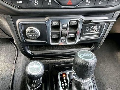 Used 2019 Jeep Wrangler Unlimited Sahara w/ Safety Group AWD/4WD image 16