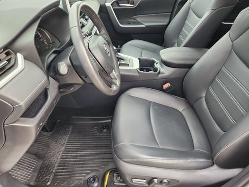 Used 2025 Toyota RAV4 XLE Premium FWD image 16