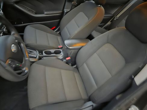 Used 2017 Kia Forte LX image 10