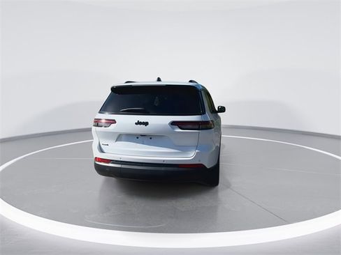 Used 2024 Jeep Grand Cherokee L Altitude image 9