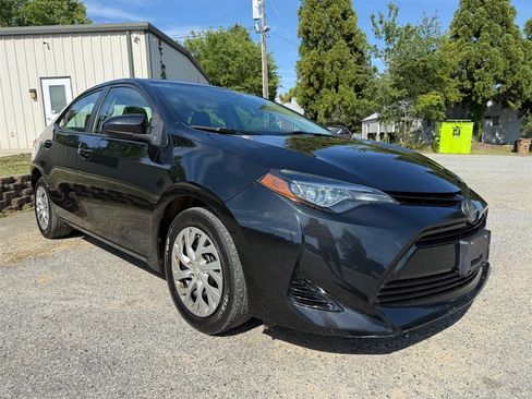 Used 2018 Toyota Corolla LE FWD image 7