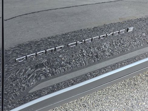 New 2025 Jeep Grand Cherokee Altitude image 29