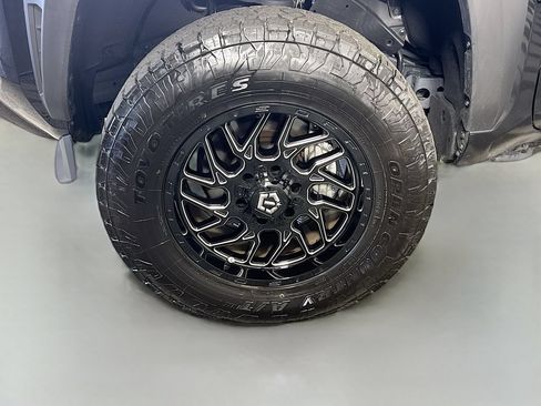 Used 2025 Toyota 4Runner SR5 AWD/4WD image 4