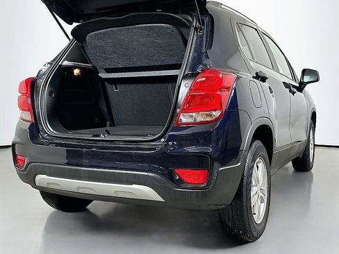 Used 2022 Chevrolet Trax LT w/ LT Convenience Package image 23
