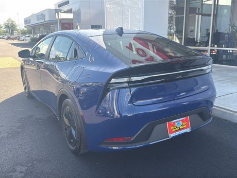 New 2026 Toyota Prius Plug-In Hybrid FWD image 9
