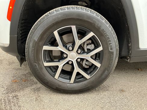 Used 2023 Jeep Grand Cherokee L Limited image 33