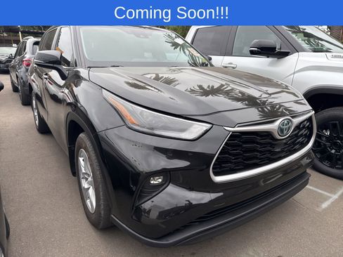 Used 2023 Toyota Highlander LE AWD/4WD image 1
