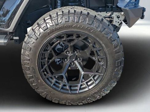 New 2025 Jeep Gladiator Sport image 9