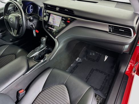 Used 2020 Toyota Camry SE FWD image 29