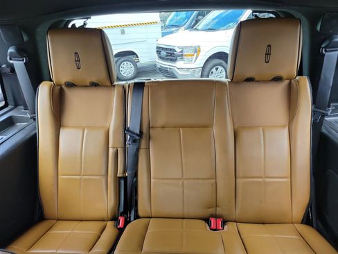 Used 2012 Lincoln Navigator 2WD image 18