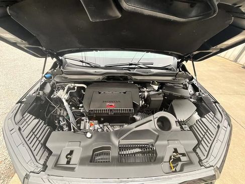 Used 2025 Honda Pilot Black Edition image 3