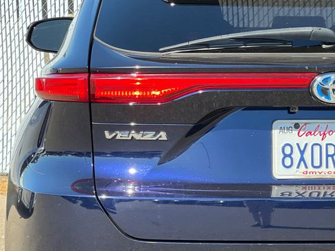 Used 2021 Toyota Venza LE AWD/4WD image 23