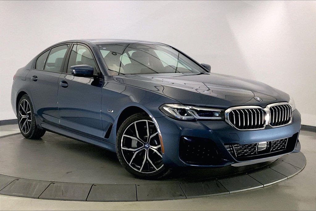 Certified 2023 BMW 530e xDrive w/ Premium Package AWD/4WD image 33