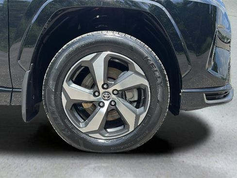 Used 2021 Toyota RAV4 SE image 14