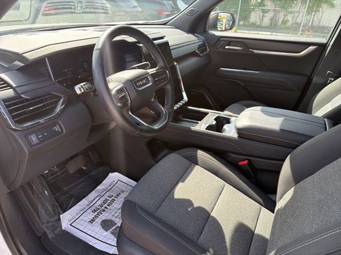 Used 2025 GMC Acadia Elevation FWD image 9