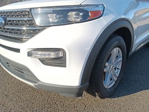 Used 2023 Ford Explorer XLT w/ Equipment Group 202A image 9