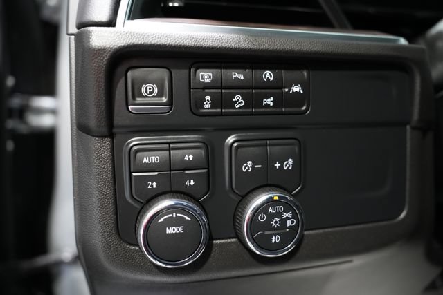 Used 2025 Chevrolet Suburban Z71 AWD/4WD image 14