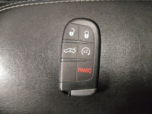 Used 2019 Jeep Cherokee Limited AWD/4WD image 32
