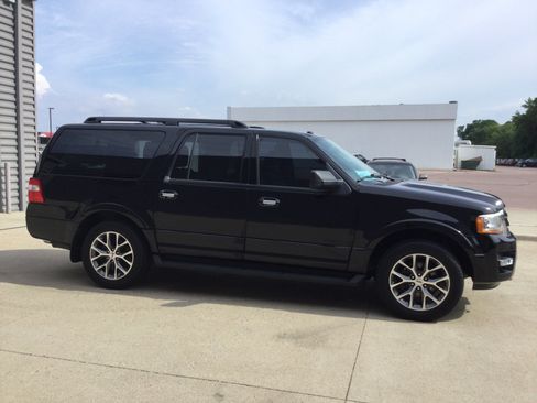Used 2017 Ford Expedition EL XLT w/ Equipment Group 201A AWD/4WD image 3