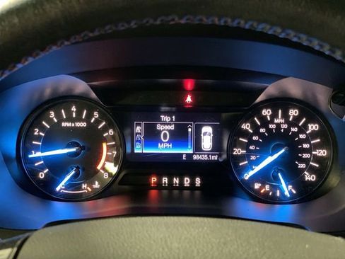 Used 2017 Ford Explorer XLT image 11