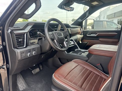 Used 2025 GMC Sierra 2500 Denali Ultimate AWD/4WD image 5