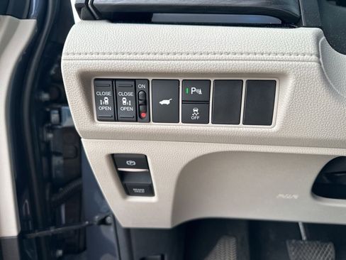 Used 2025 Honda Odyssey Elite image 19