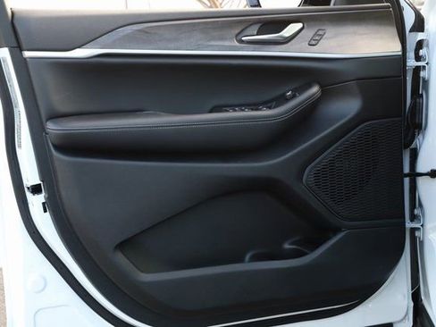 New 2025 Jeep Grand Cherokee Limited w/ Luxury Tech Group II AWD/4WD image 14