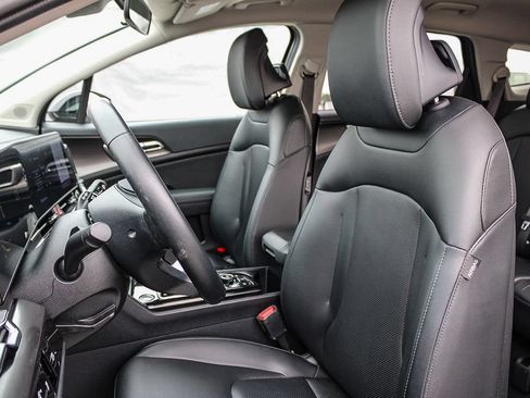 Used 2025 Kia Sportage EX FWD image 18
