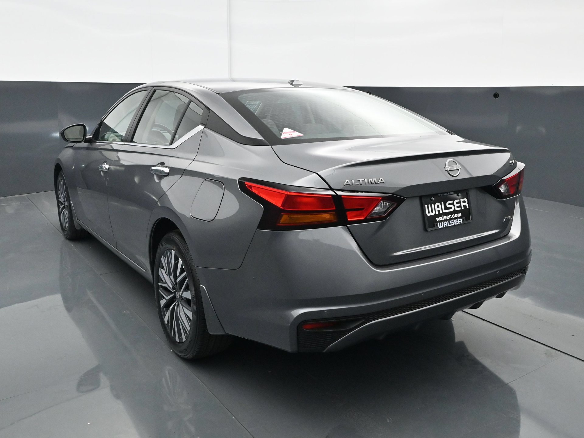Used 2024 Nissan Altima 2.5 SV AWD/4WD image 5