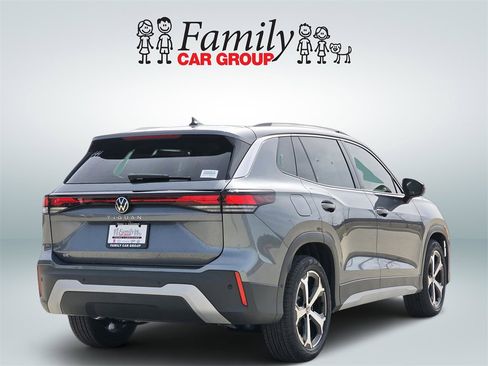 New 2026 Volkswagen Tiguan SE image 4