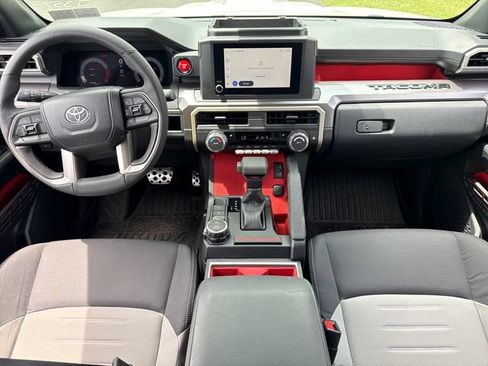 Used 2025 Toyota Tacoma TRD Sport AWD/4WD image 18