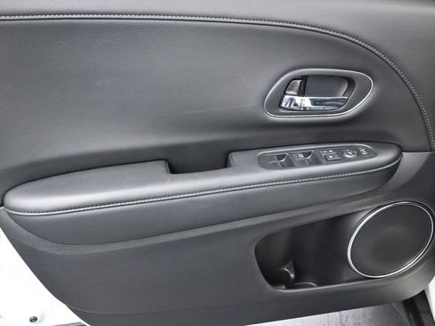 Used 2022 Honda HR-V EX-L image 11