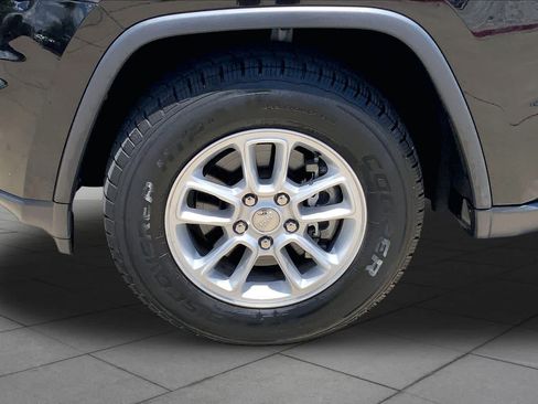 Used 2018 Jeep Grand Cherokee Laredo RWD image 10