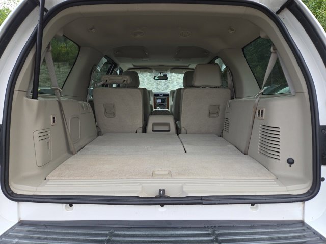 Used 2011 Lincoln Navigator 4WD image 15